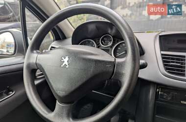 Хэтчбек Peugeot 207 2010 в 
