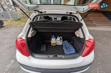 Хэтчбек Peugeot 207 2010 в 
