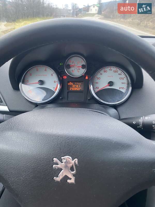 Хэтчбек Peugeot 207 2010 в Сходнице