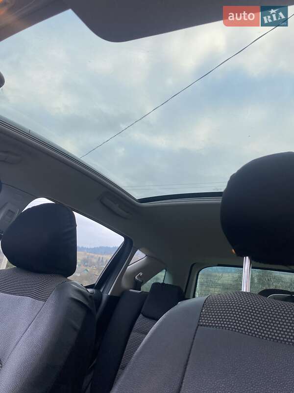 Хэтчбек Peugeot 207 2010 в Сходнице