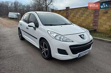 Хэтчбек Peugeot 207 2010 в Каменском