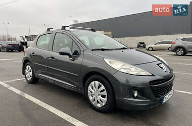 Хетчбек Peugeot 207 2010 в 