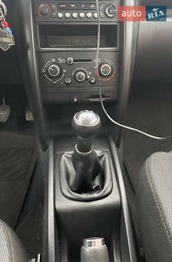 Хетчбек Peugeot 207 2010 в 
