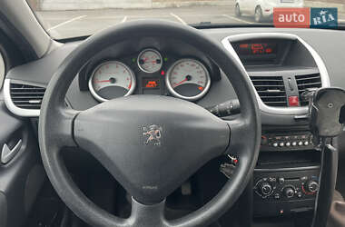 Хетчбек Peugeot 207 2010 в 