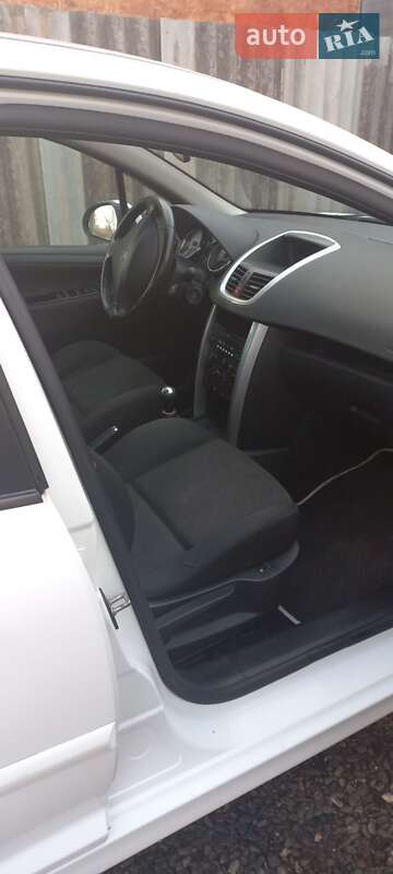 Хэтчбек Peugeot 207 2007 в Баштанке