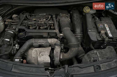 Кабриолет Peugeot 207 2009 в 