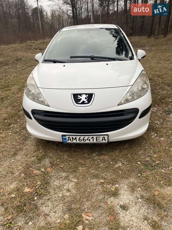 Хэтчбек Peugeot 207 2009 в Коростышеве