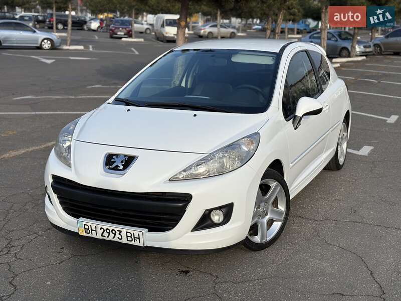 Хэтчбек Peugeot 207 2012 в 