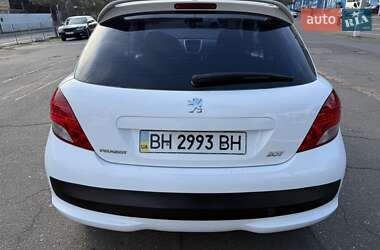 Хэтчбек Peugeot 207 2012 в 