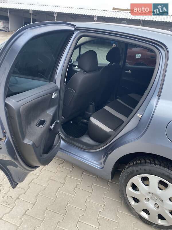 Хетчбек Peugeot 207 2008 в Старокостянтинові