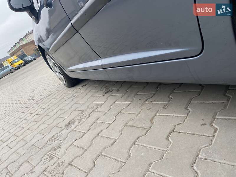 Хетчбек Peugeot 207 2008 в Старокостянтинові