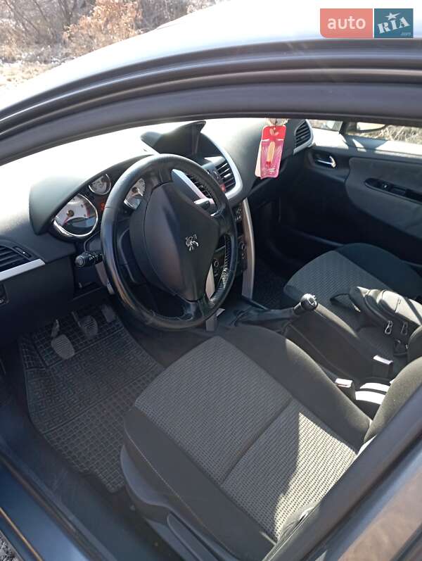 Хэтчбек Peugeot 207 2010 в Ивано-Франковске