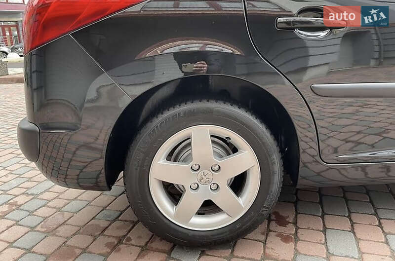 Хэтчбек Peugeot 207 2009 в Ивано-Франковске