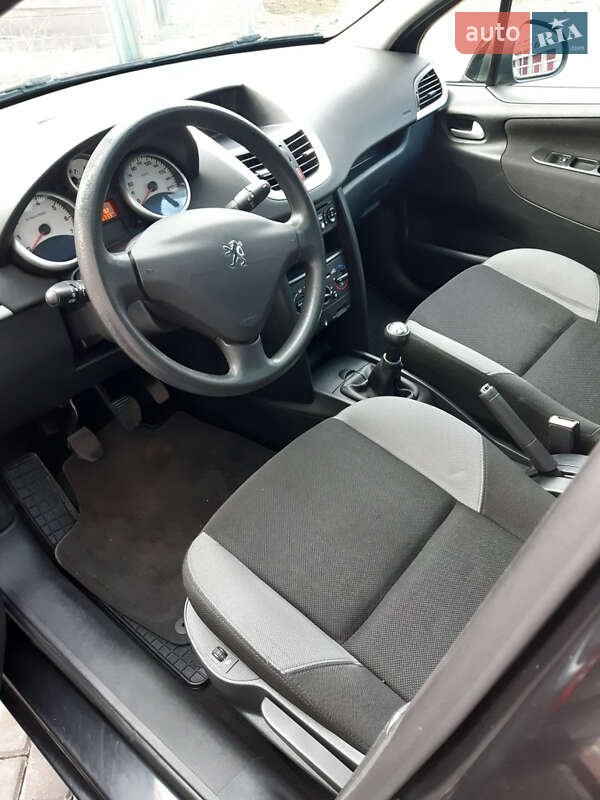 Хэтчбек Peugeot 207 2009 в Ивано-Франковске