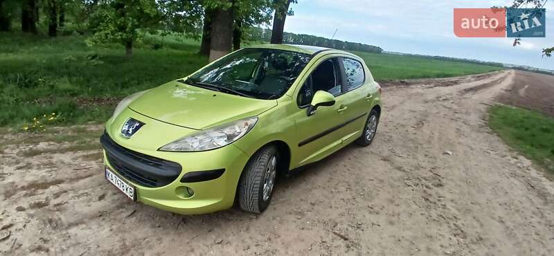 Хетчбек Peugeot 207 2008 в Києві
