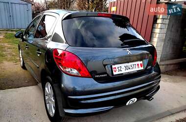 Хэтчбек Peugeot 207 2012 в 