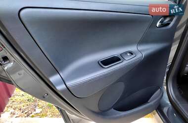 Хэтчбек Peugeot 207 2012 в 