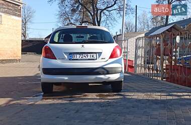 Хетчбек Peugeot 207 2008 в 