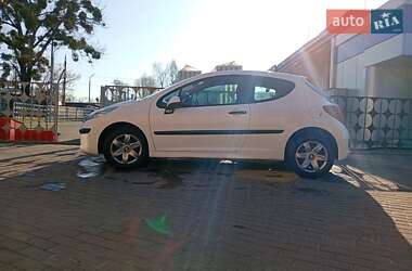 Хетчбек Peugeot 207 2008 в 