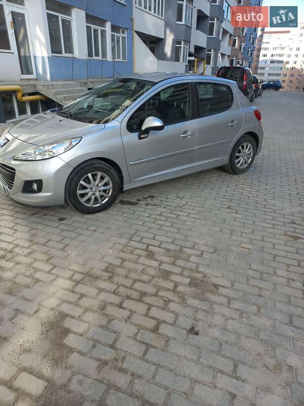 Хетчбек Peugeot 207 2010 в Тернополі
