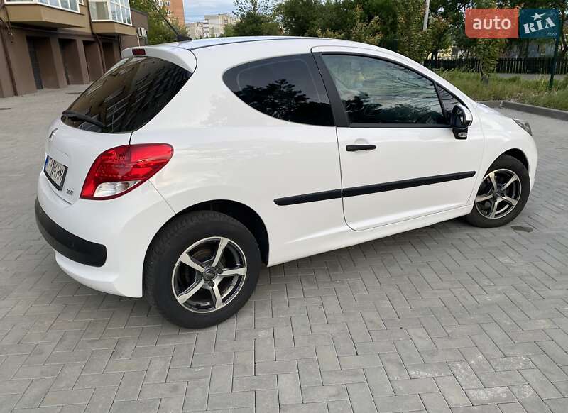 Хетчбек Peugeot 207 2010 в 