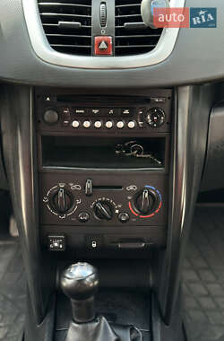 Хетчбек Peugeot 207 2006 в 