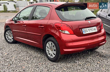 Хетчбек Peugeot 207 2010 в 