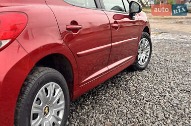 Хетчбек Peugeot 207 2010 в 