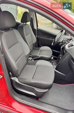Хетчбек Peugeot 207 2010 в 