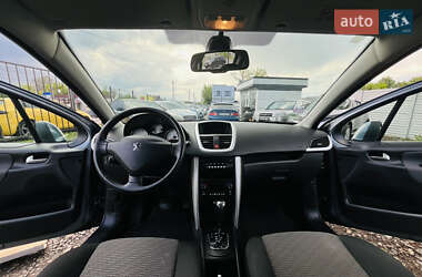 Хэтчбек Peugeot 207 2010 в 