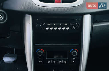 Хэтчбек Peugeot 207 2010 в 