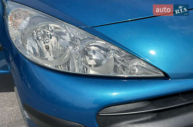 Хетчбек Peugeot 207 2009 в 