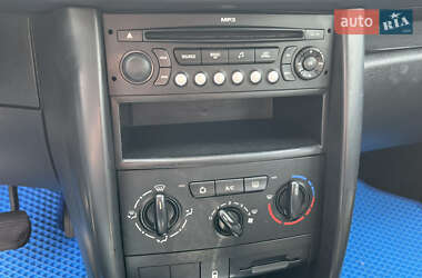 Хетчбек Peugeot 207 2009 в 