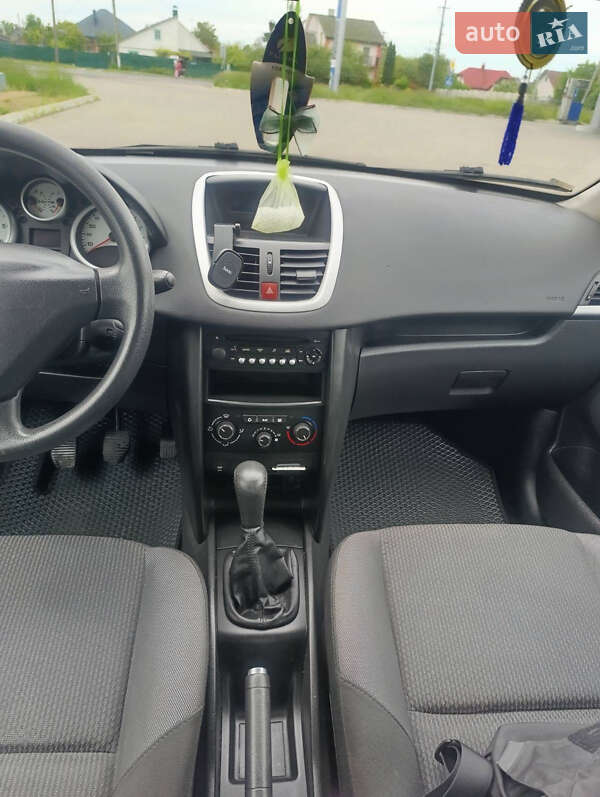 Хэтчбек Peugeot 207 2010 в Владимире