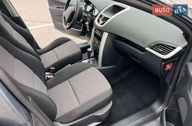 Хэтчбек Peugeot 207 2010 в 