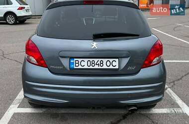Хэтчбек Peugeot 207 2010 в 