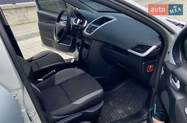 Хетчбек Peugeot 207 2008 в 