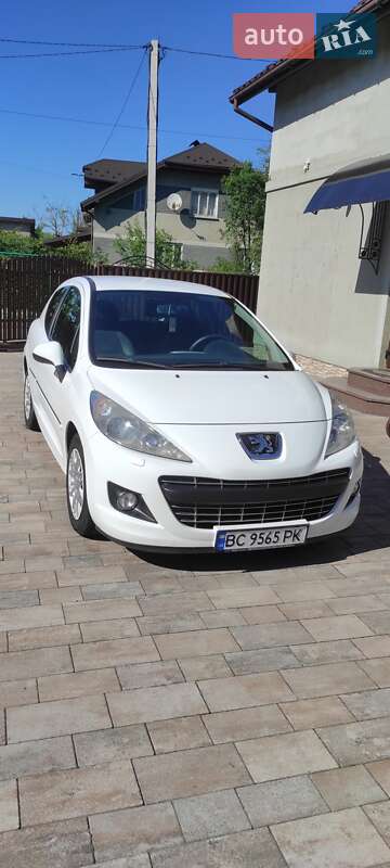 Хэтчбек Peugeot 207 2011 в Стрые