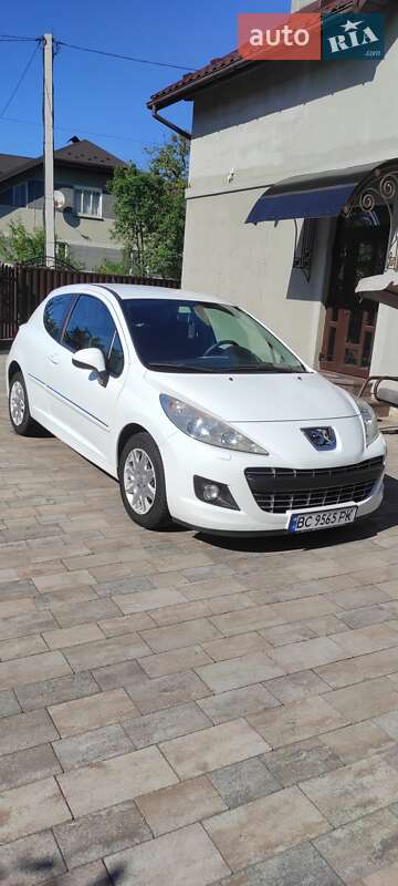 Хэтчбек Peugeot 207 2011 в Стрые