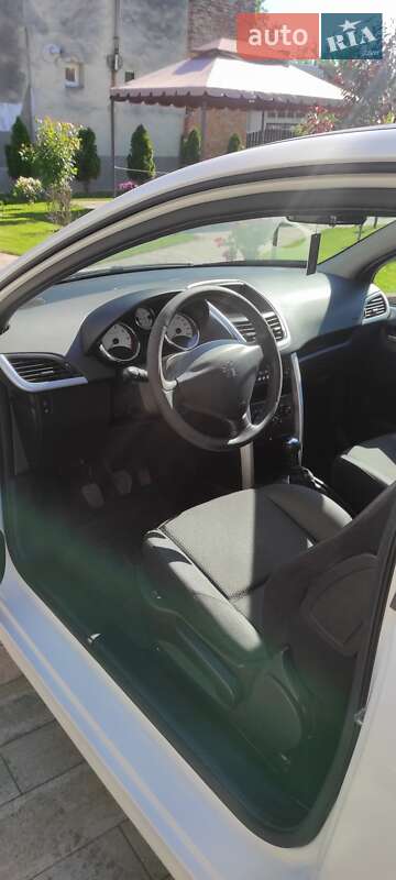 Хэтчбек Peugeot 207 2011 в Стрые