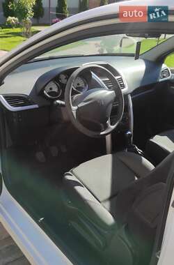 Хэтчбек Peugeot 207 2011 в 