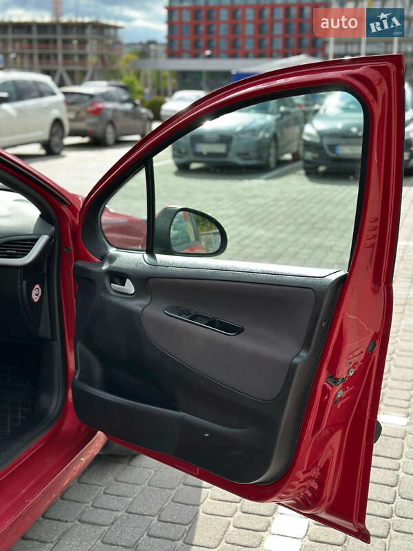 Хэтчбек Peugeot 207 2006 в Львове