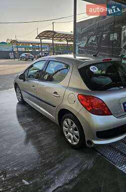 Хэтчбек Peugeot 207 2009 в 