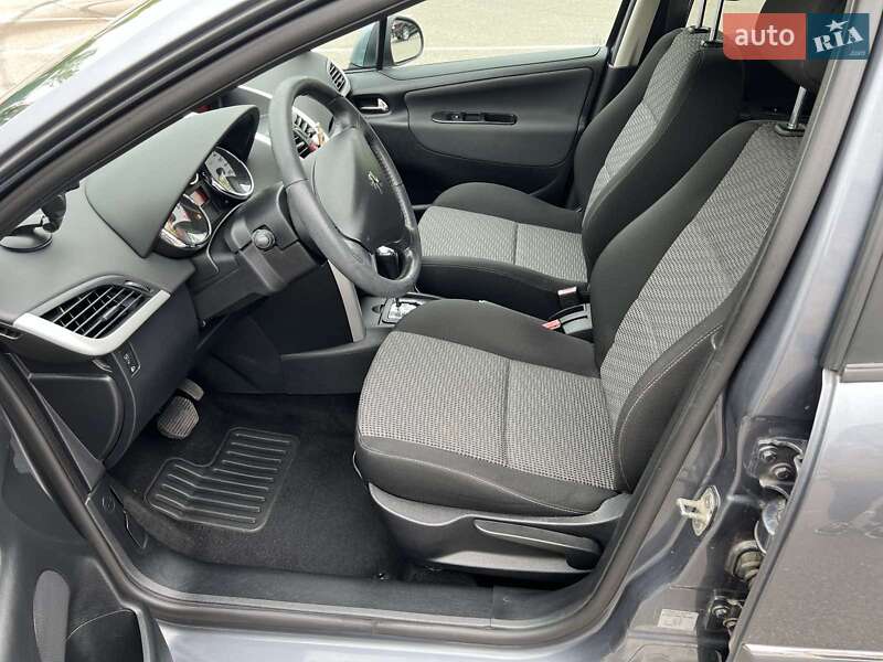 Хэтчбек Peugeot 207 2010 в Львове
