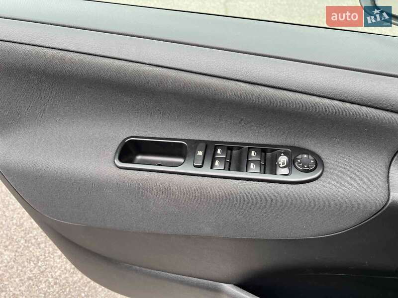 Хэтчбек Peugeot 207 2010 в Львове