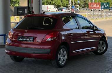 Хэтчбек Peugeot 207 2010 в 