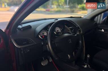 Хэтчбек Peugeot 207 2010 в 