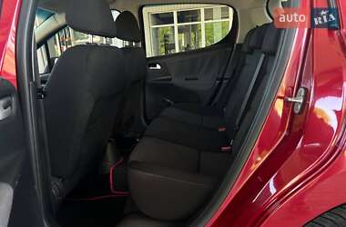 Хэтчбек Peugeot 207 2010 в 
