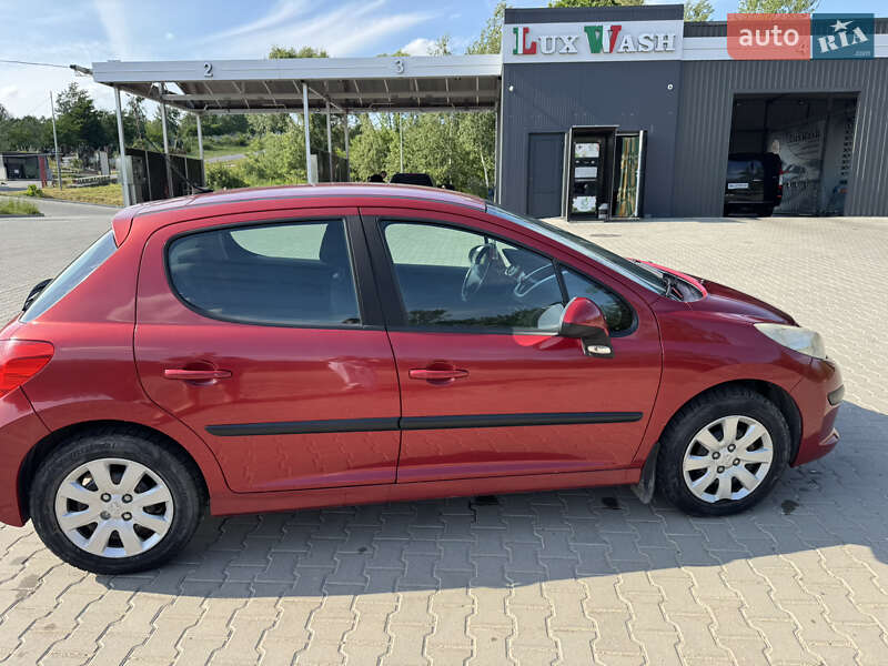 Хэтчбек Peugeot 207 2006 в Львове