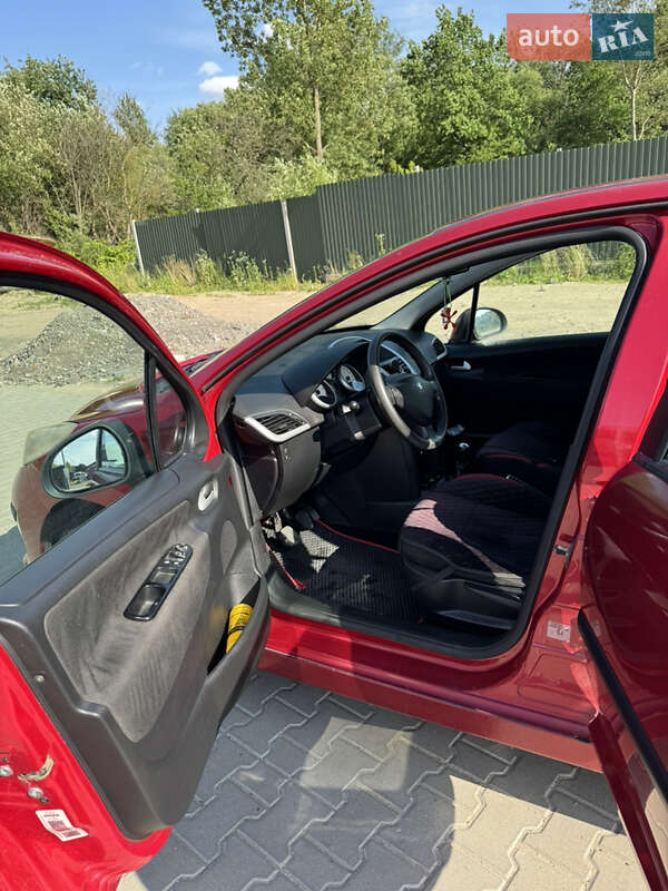 Хэтчбек Peugeot 207 2006 в Львове